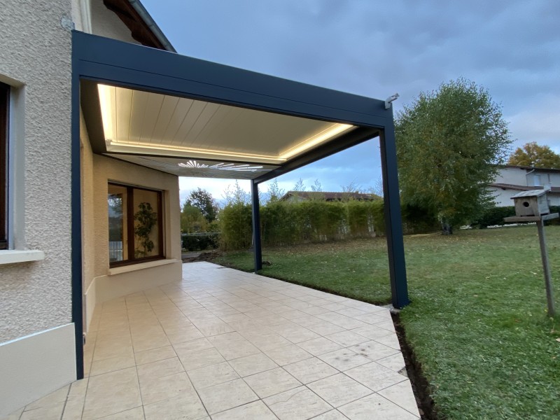 Pergola Bioclimatique à Lyon 6 – Aménagement Terrasse en Aluminium