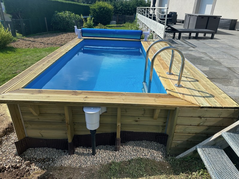 Construction d'une piscine en bois, semi-enterrée, à Lyon en région Rhône Alpes