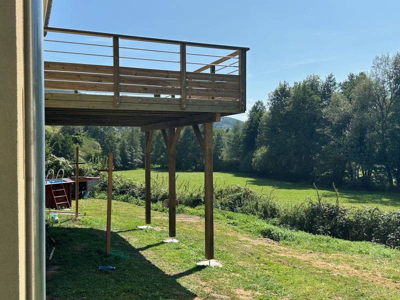 Terrasse bois avec garde corps à Claveisolles