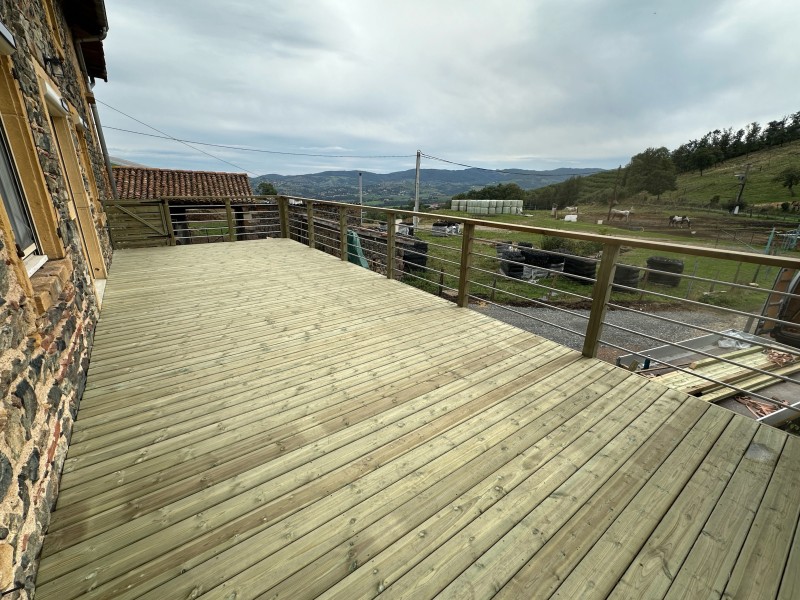 Terrasse bois en pin avec garde corps à Savigny
