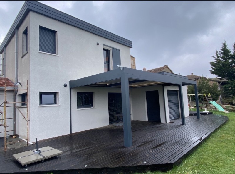 Pergola Bioclimatique à Les Pierres Dorées – Installation et Conseils Experts