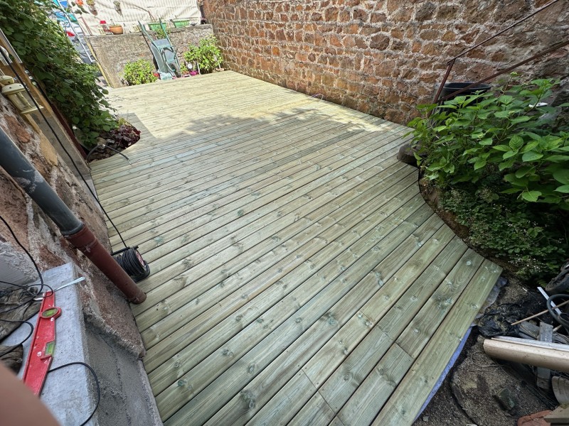Pose de Terrasse en Bois près de Villefranche‑sur‑Saône – Installation Pro et Résistante