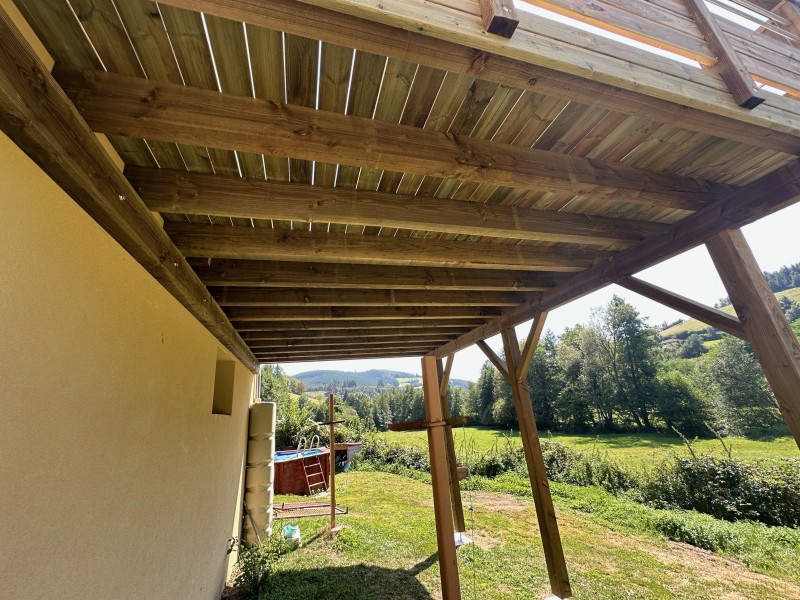 Strcuture de terrasse à Claveisolles