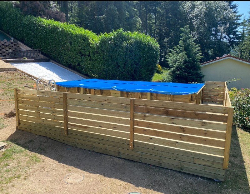 Piscine bois avec bâche à barres à Tarare