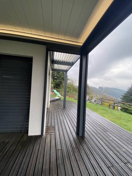 Pergola bioclimatique aluminium adossé à lyon