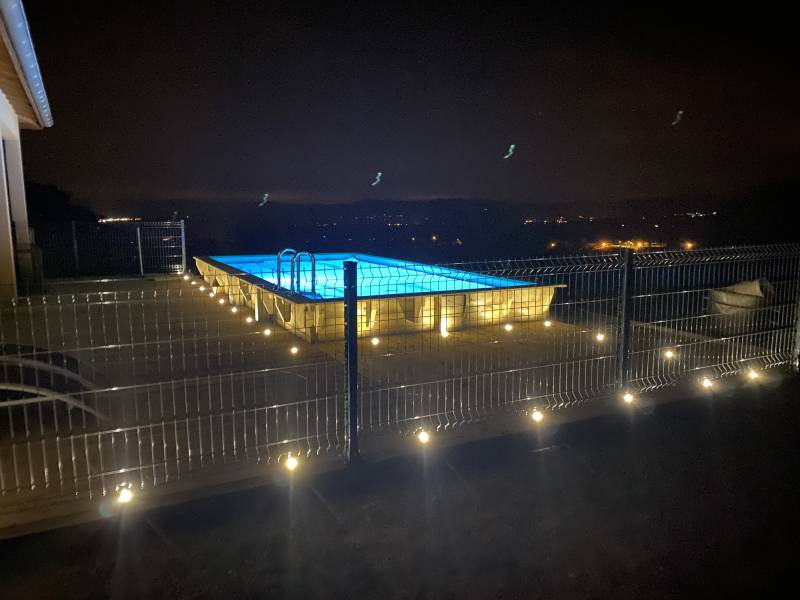 Piscine bois 3 x 6 mètres avec terrasse bois de nuit à Amplepuis