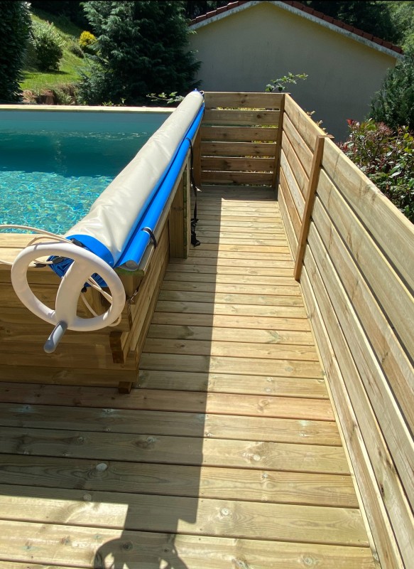 Accés autour de la piscine bois à Tarare