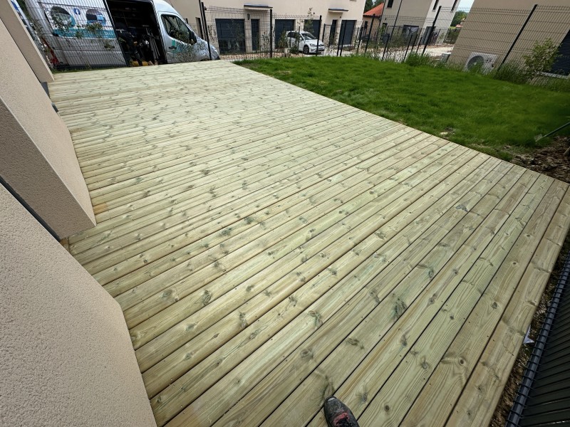 Terrasse en Bois à Lyon Nord – Terrasse Outdoor Confort & Style