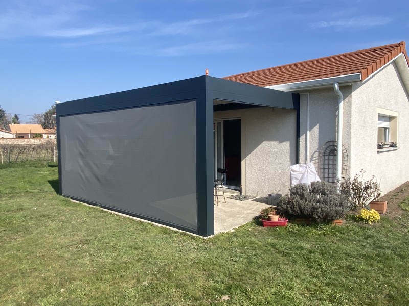 Pergola Bioclimatique à Lyon Nord – Confort Été & Hiver avec Lames Motorisées